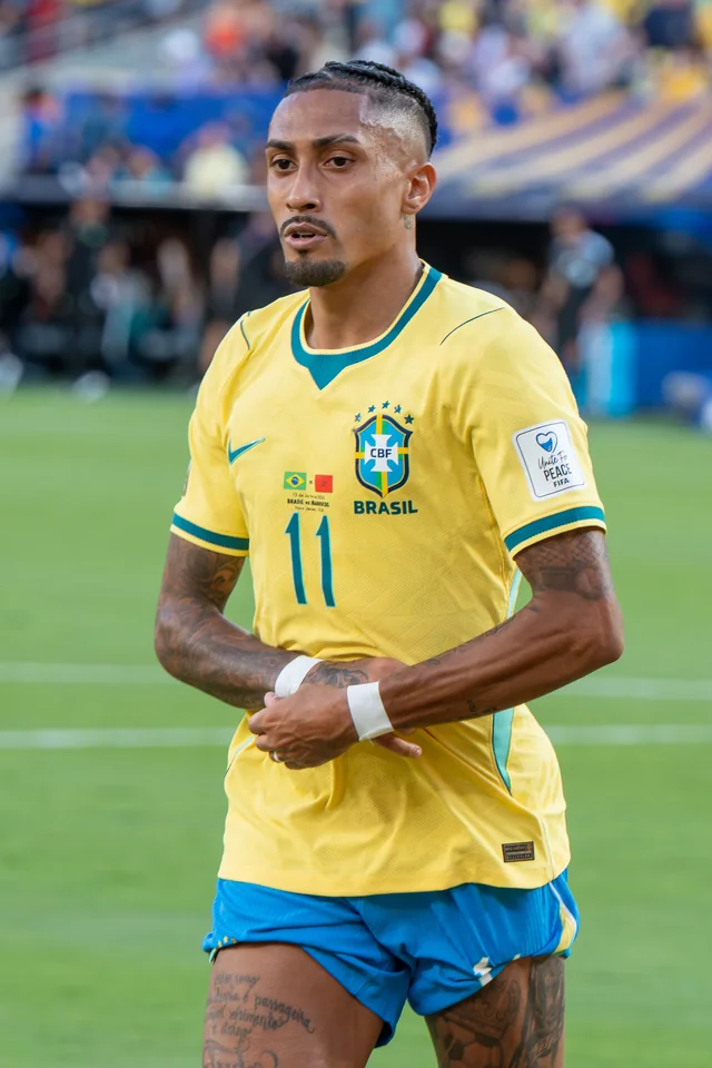 Raphinha em campo pela Seleção Brasileira, em fotografia de 2026